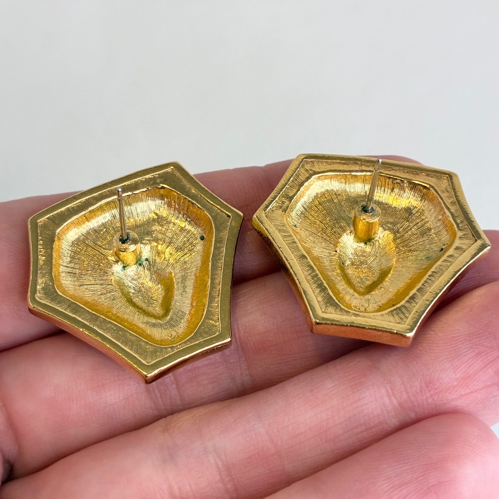 Vintage Avon Lion Head Earrings Gold Tone Black Enamel Shield Studs - Picture 7 of 12